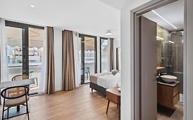 Limehome Piraeus Olive